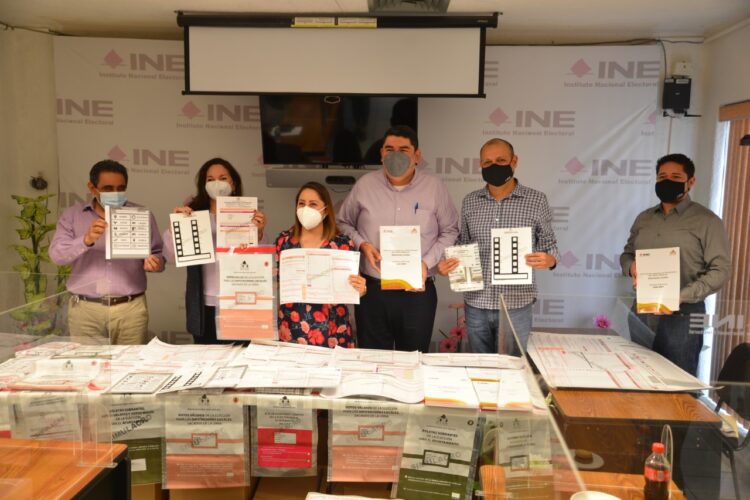 Entrega  IETAM a INE Tamaulipas manuales de capacitación y materiales para simulacros