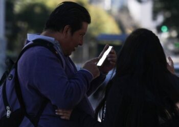 Senado avala entregar datos biométricos al gobierno para uso de celular