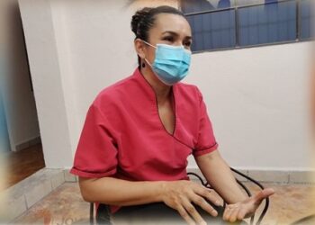 Devuelve ceja y pestañas a mujeres víctimas de cáncer