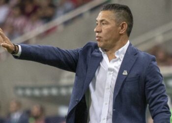 León y Nacho Ambriz no llegan a un acuerdo