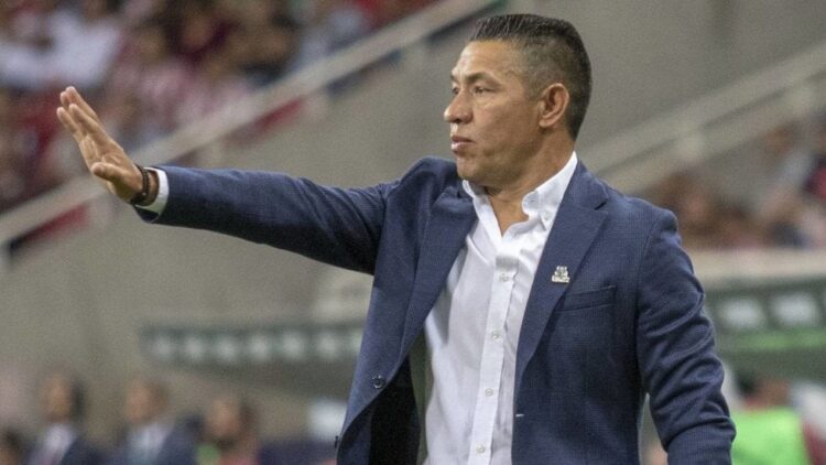 León y Nacho Ambriz no llegan a un acuerdo