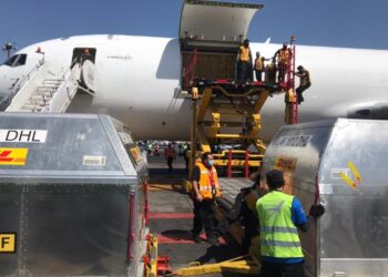 Llega sexto cargamento de SinoVac y el vigésimo de Pfizer a México