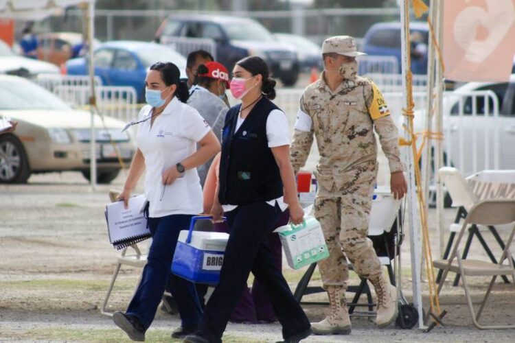 Atacan a balazos a brigada de vacunación COVID en Michoacán