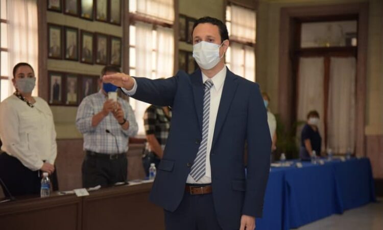 Pide licencia Nader a alcaldía de Tampico; le suple Iñigo