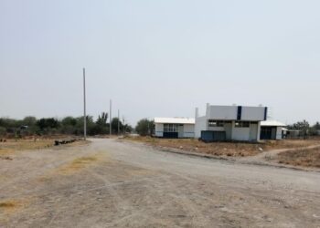 Demandan pavimentación frente a escuela en Villa Manuel, González