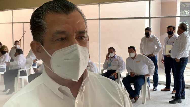 Rechaza SNTE movilización de maestros para vacunarse contra COVID-19