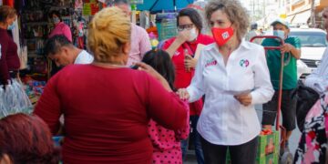 Realiza Elly Filizola recorrido de campaña por centro de Victoria