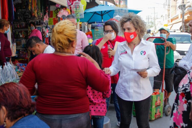 Realiza Elly Filizola recorrido de campaña por centro de Victoria