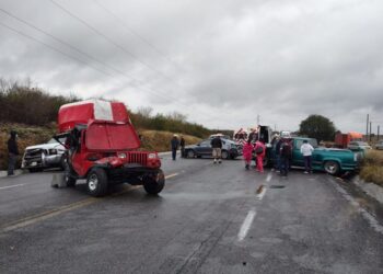 Diez heridos en carambola de 6 vehículos en ruta Victoria-Monterrey