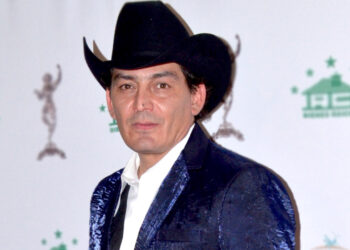 José Manuel Figueroa rinde homenaje a su padre Joan Sebastián