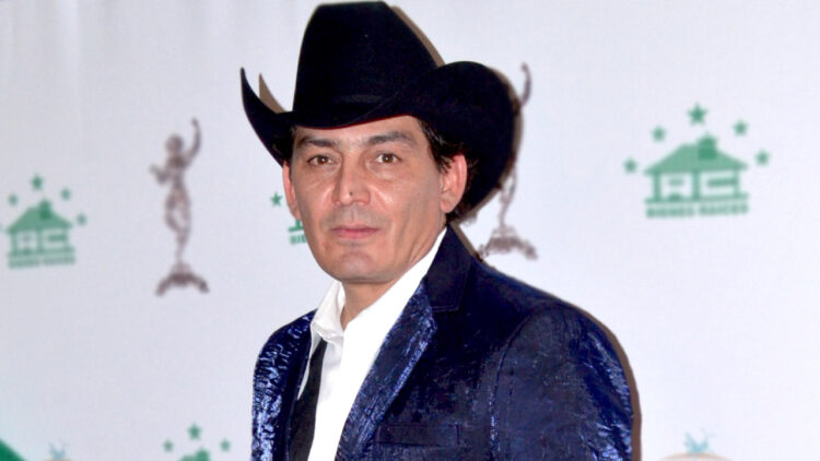 José Manuel Figueroa rinde homenaje a su padre Joan Sebastián