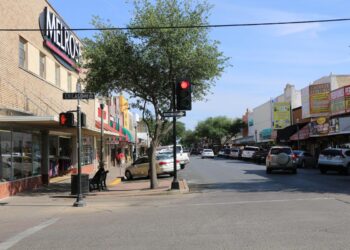 Cierran 300 negocios en McAllen por pandemia.