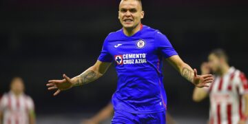 Cruz Azul se impone a Chivas y sigue con record de victorias