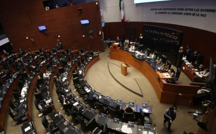 Senado aprueba en lo general reformas laborales sobre “outsourcing”