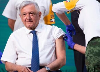 Y finalmente se vacuna AMLO contra el Covid-19 con dosis de AstraZeneca