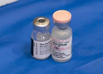 Pfizer detecta venta de vacunas COVID falsas en Nuevo León, México