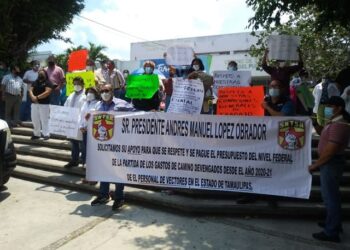 Culpan empleados de Sector Salud a jefe de no estar vacunados contra Covid