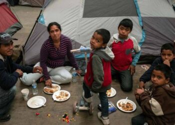Presentan en EU Ley bipartidista para abordar afluencia de migrantes en frontera
