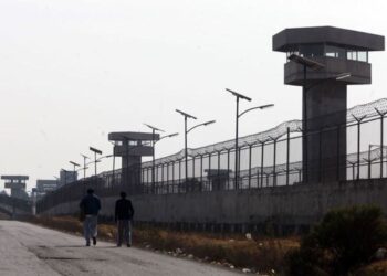 Gobierno renegocia con empresas contratos para construcción de prisiones