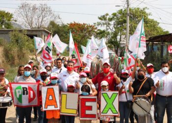 Establece Montoya compromiso de pavimentar  calles de colonias Álvaro Obregón y Alta Vista