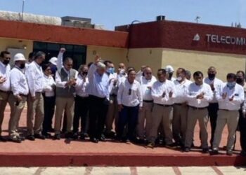 Pemex será rescatado, ofrece AMLO en refinería de Cadereyta