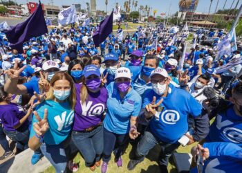 Muestran candidatos del  PAN fuerza en megapegoteo en Nuevo Laredo