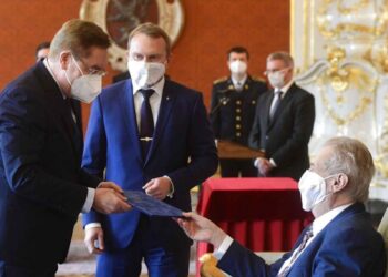 República Checa despide a ministro de Salud por su mal manejo de covid