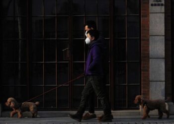 Asia sufre aumento de casos; existen dudas sobre las vacunas