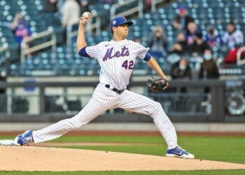 DeGrom sigue impresionante, ponchó a 15 bateadores