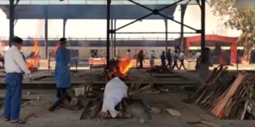 India registra récord: 350,000 contagios y 2,767 muertes por Covid en 24 horas