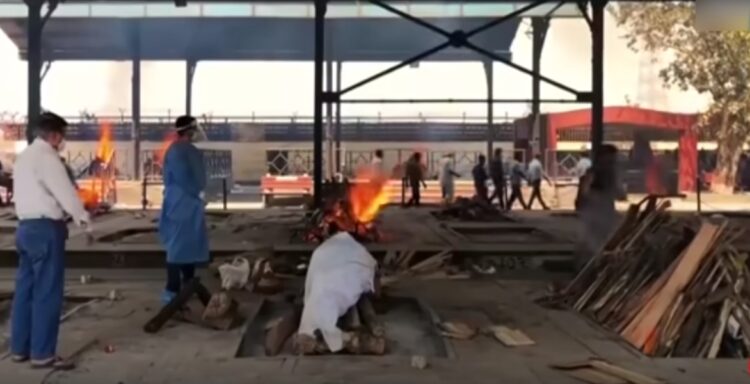 India registra récord: 350,000 contagios y 2,767 muertes por Covid en 24 horas