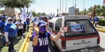 Manifiesta ciudadanía neolaredense apoyo a candidatos del albiazul
