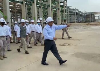 Supervisa AMLO rehabilitación de la refinería de Ciudad Madero, Tamaulipas