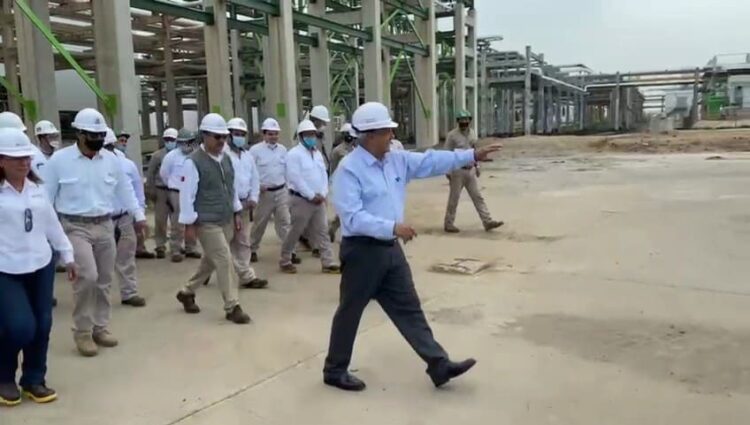 Supervisa AMLO rehabilitación de la refinería de Ciudad Madero, Tamaulipas