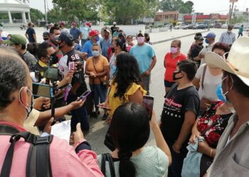 Pescadores bloquean accesos viales a la Presidencia de Altamira