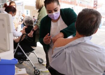 Registro para vacunación COVID en personas de 50 a 59 años inicia 28 de abril