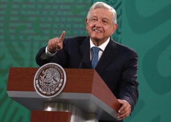 AMLO se ‘lanza’ contra consejeros del INE y Tribunal Electoral