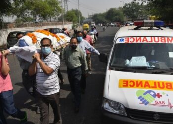 India supera las 200,000 muertes por Covid-19; detectan variante india en 17 países