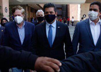 Comisión Instructora del Congreso dictamina procedente desafuero a García Cabeza de Vaca