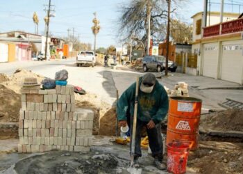 Rehabilitan subcolector de drenaje sanitario Perú