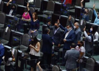 Diputados Federales aprueban desafuero del gobernador García Cabeza de Vaca