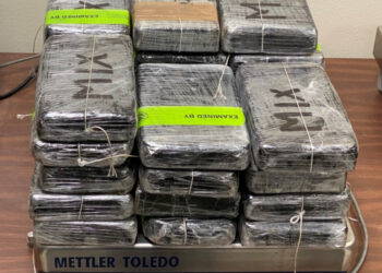 Cae traficante con droga tras persecución en Texas