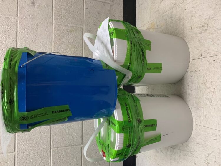 Detienen a 2 gringas con droga en puente Hidalgo-Reynosa.