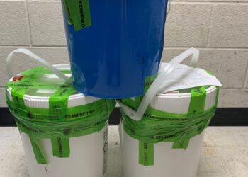 Detienen a 2 gringas con droga en puente Hidalgo-Reynosa.