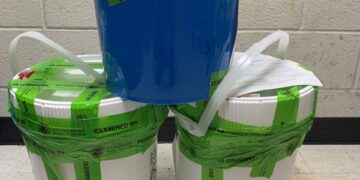 Detienen a 2 gringas con droga en puente Hidalgo-Reynosa.