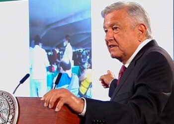 Aclara López Obrador caso de ‘vacuna vacía’: ‘sí se aplicó’