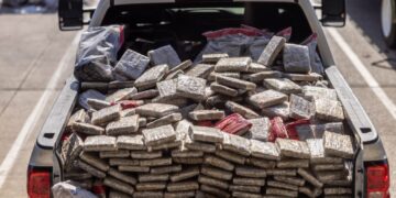 Localizan bultos de marihuana entre chatarra en Laredo