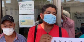 Protestan en Banco de Bienestar, no paga apoyos federales