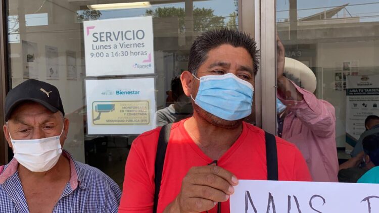 Protestan en Banco de Bienestar, no paga apoyos federales