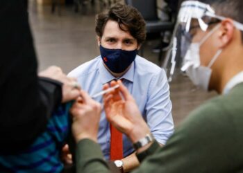 Alerta Trudeau sobre tercera ola de covid en Canadá; cierran escuelas